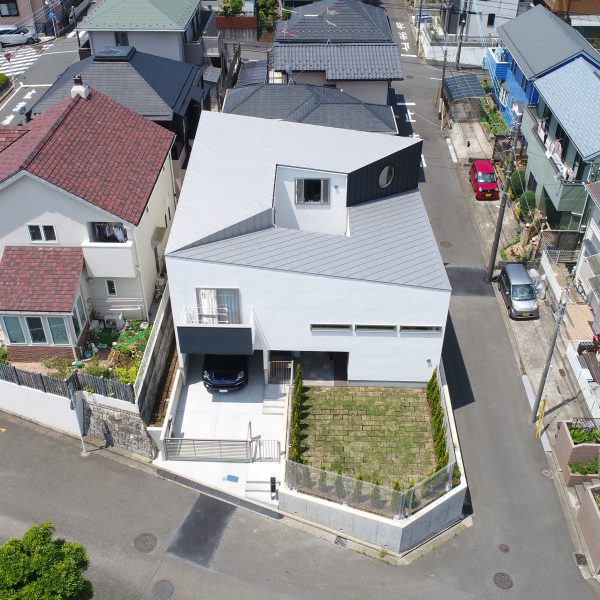 HOUSE with SLOPE・卍